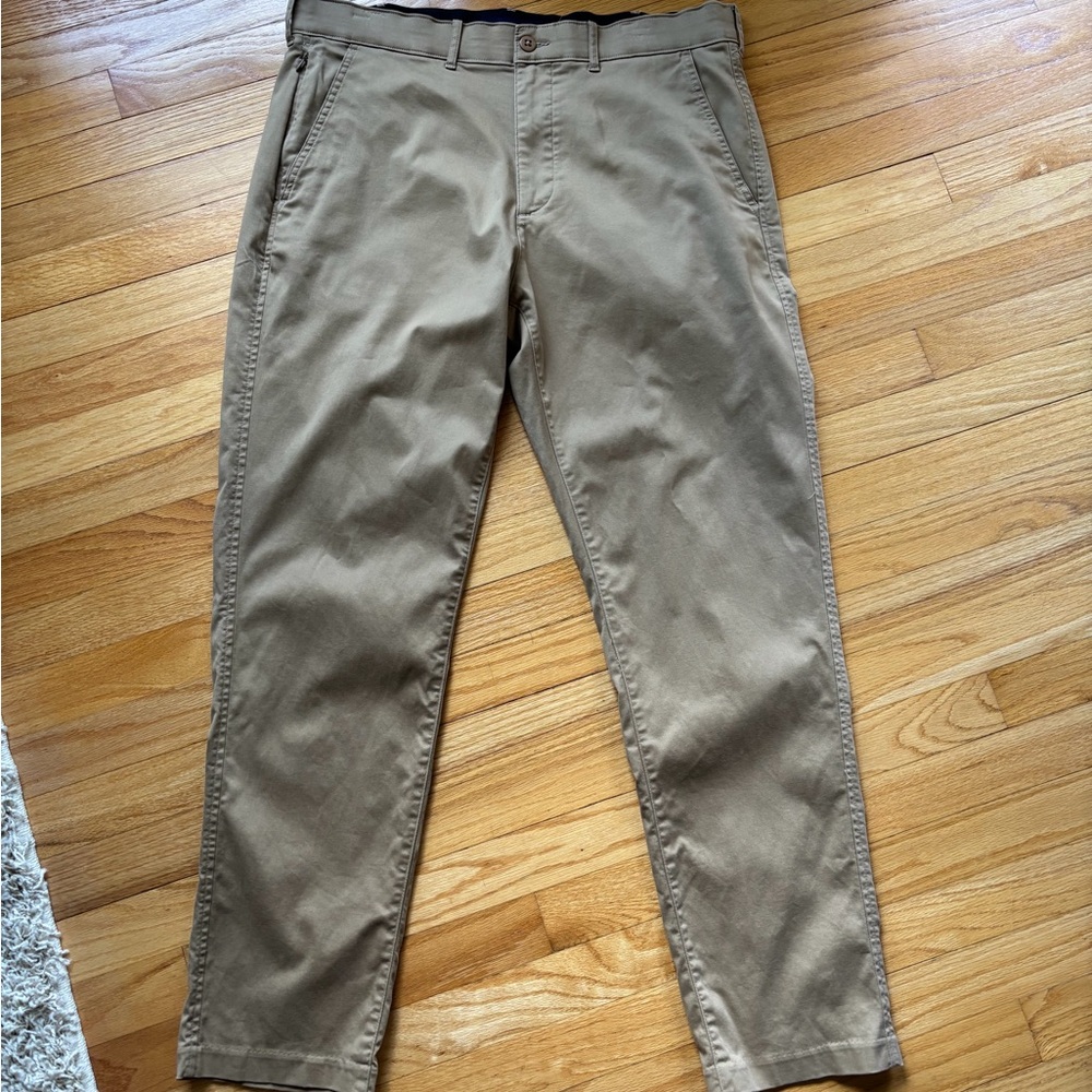Men’s straight leg khaki pants